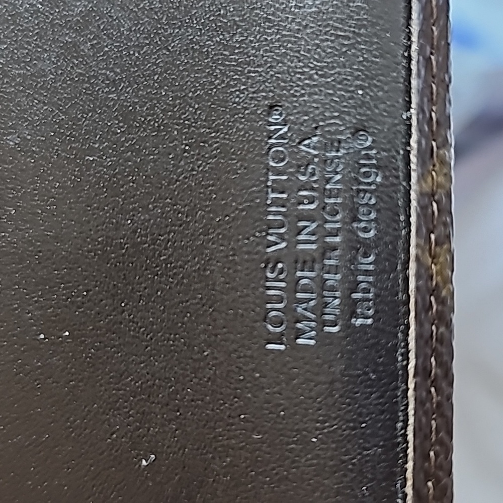 LOUIS VUITTON Checkbook - Picture 6 of 12